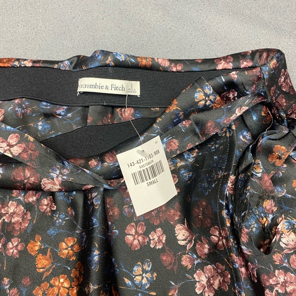 NWT! Abercrombie & Fitch Floral silk skirt - Picture 9 of 12